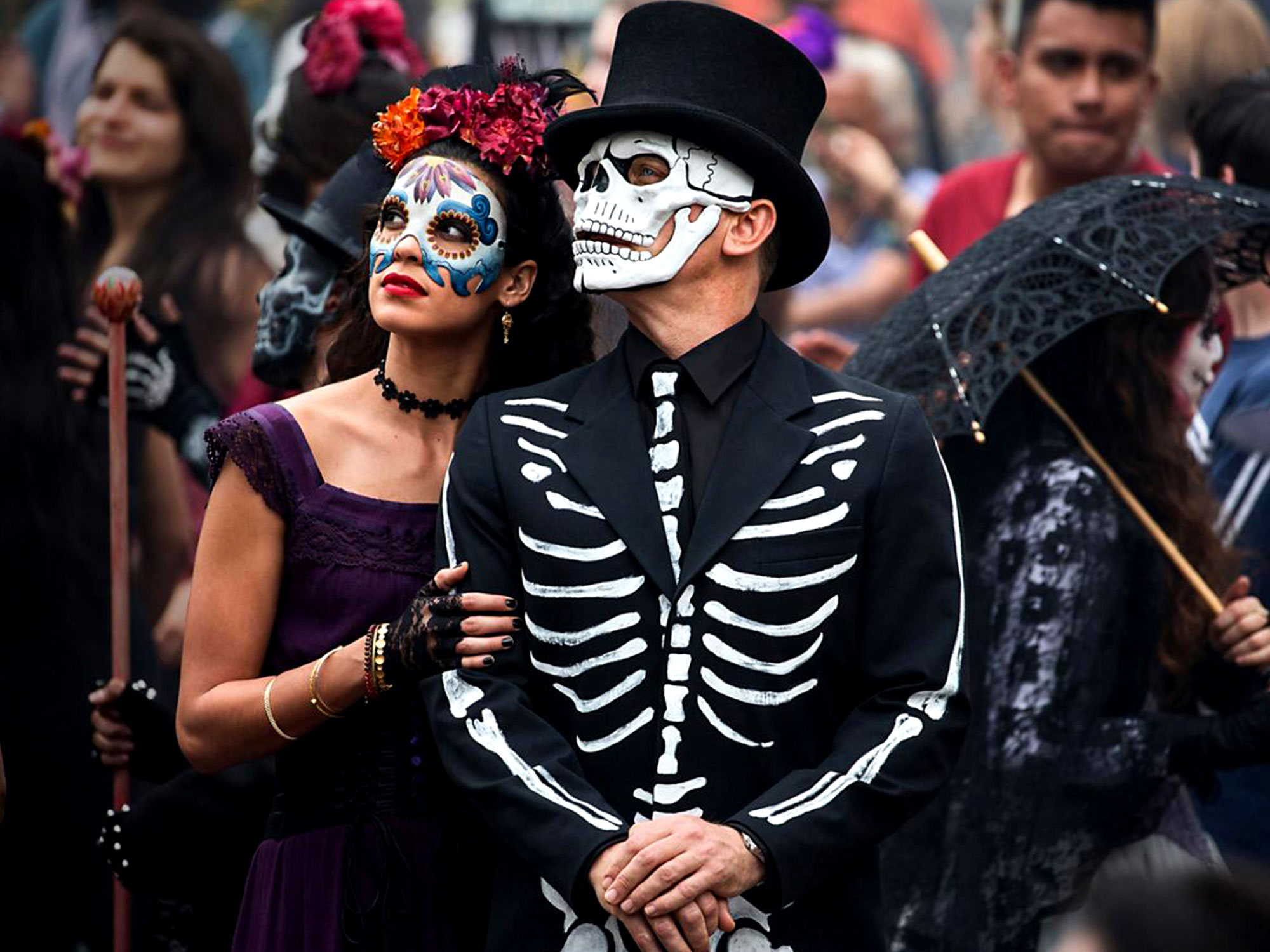 007 delivers Day of the Dead parade to Mexico with mixed results2000 x 1500