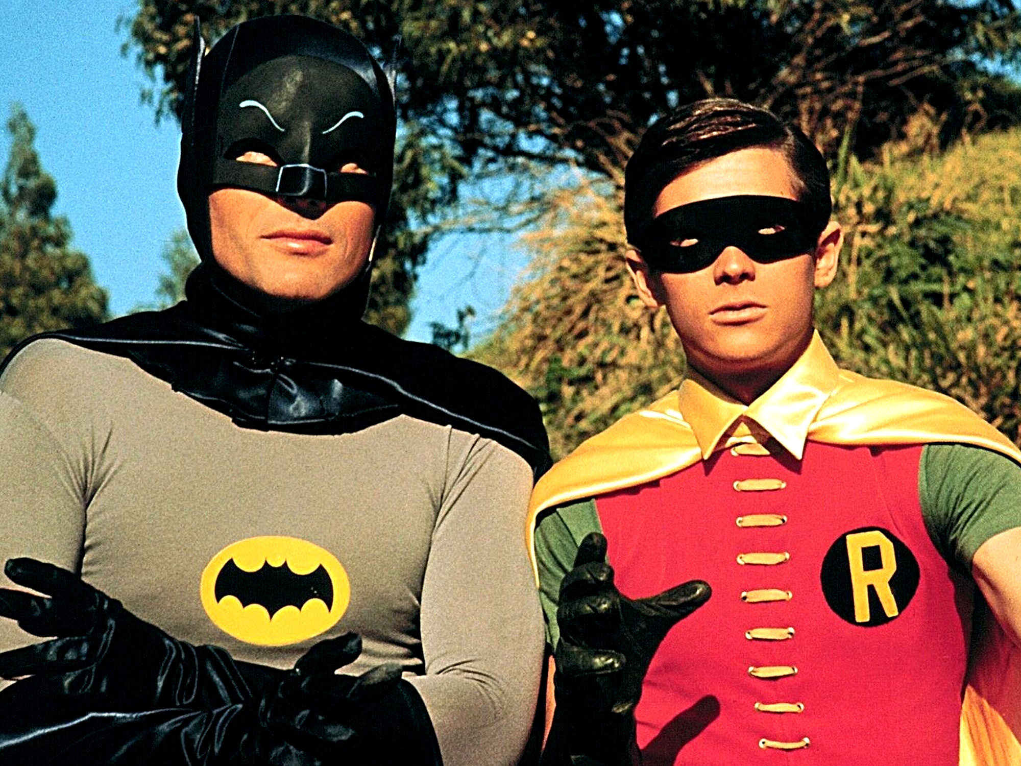 Arriba 97+ imagen batman and robin adam west movie