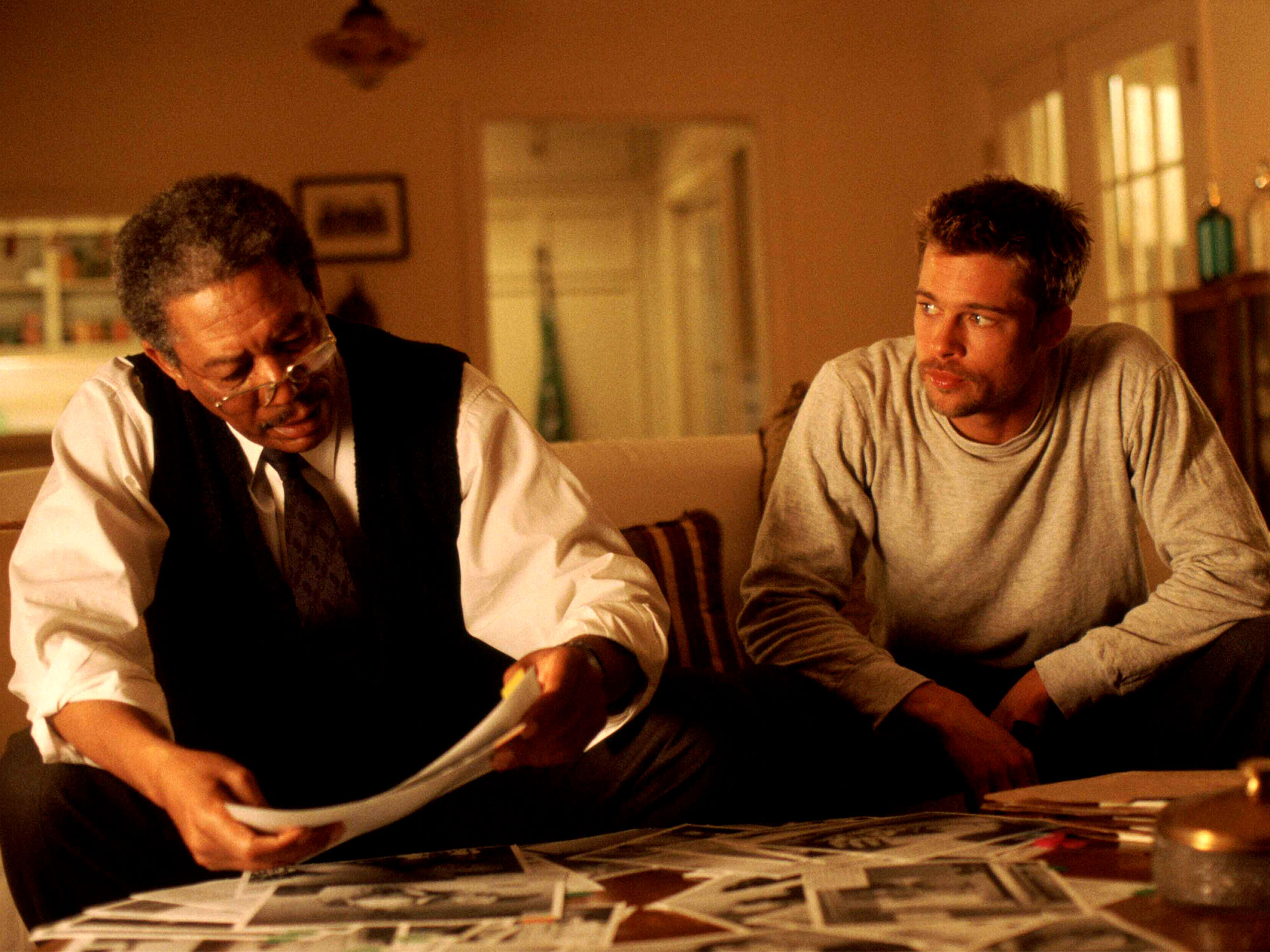 Morgan Freeman and Brad Pitt in Se7en (1995)